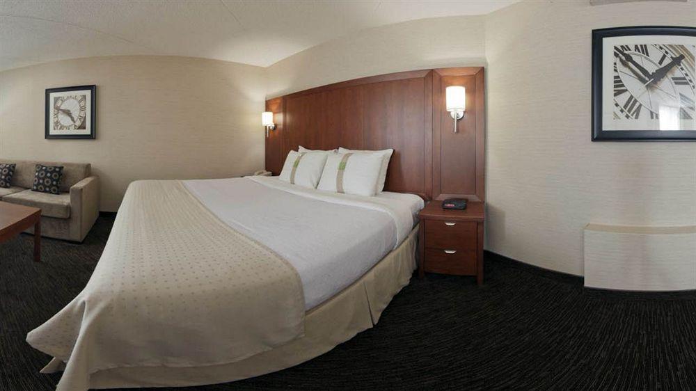 Holiday Inn Oakville Centre By Ihg Екстер'єр фото
