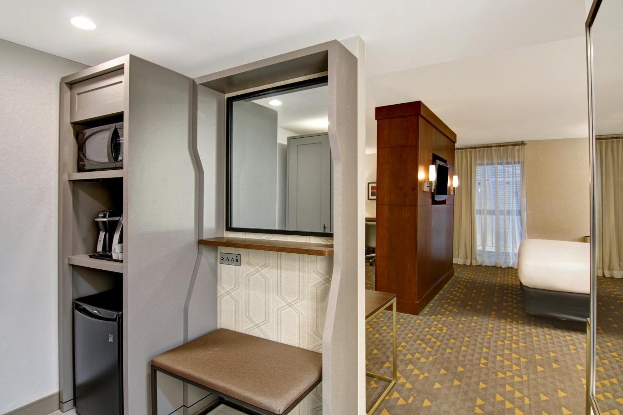 Holiday Inn Oakville Centre By Ihg Екстер'єр фото