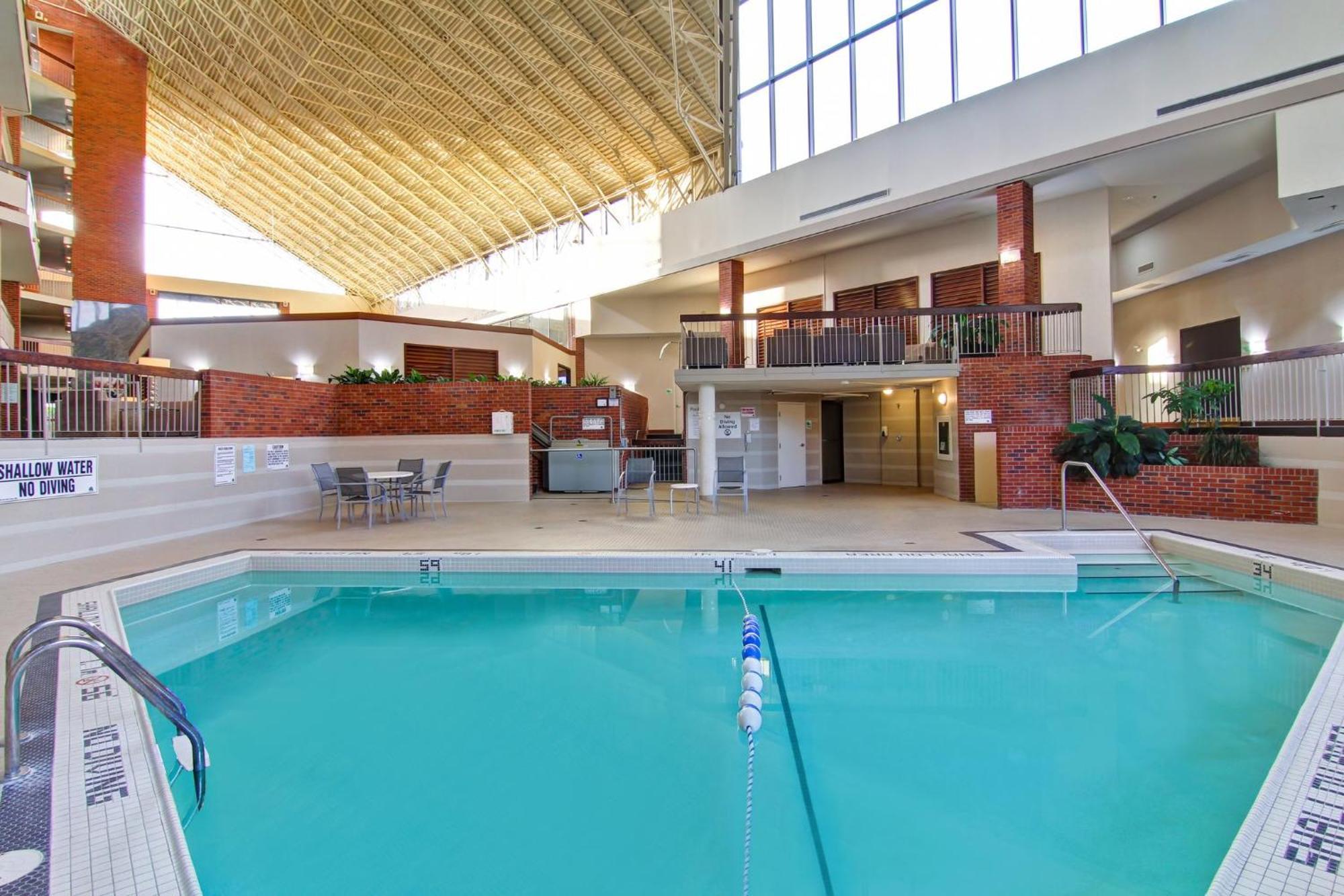 Holiday Inn Oakville Centre By Ihg Екстер'єр фото