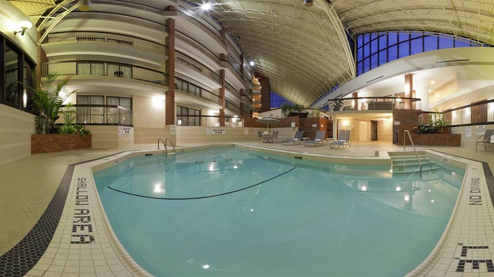 Holiday Inn Oakville Centre By Ihg Екстер'єр фото
