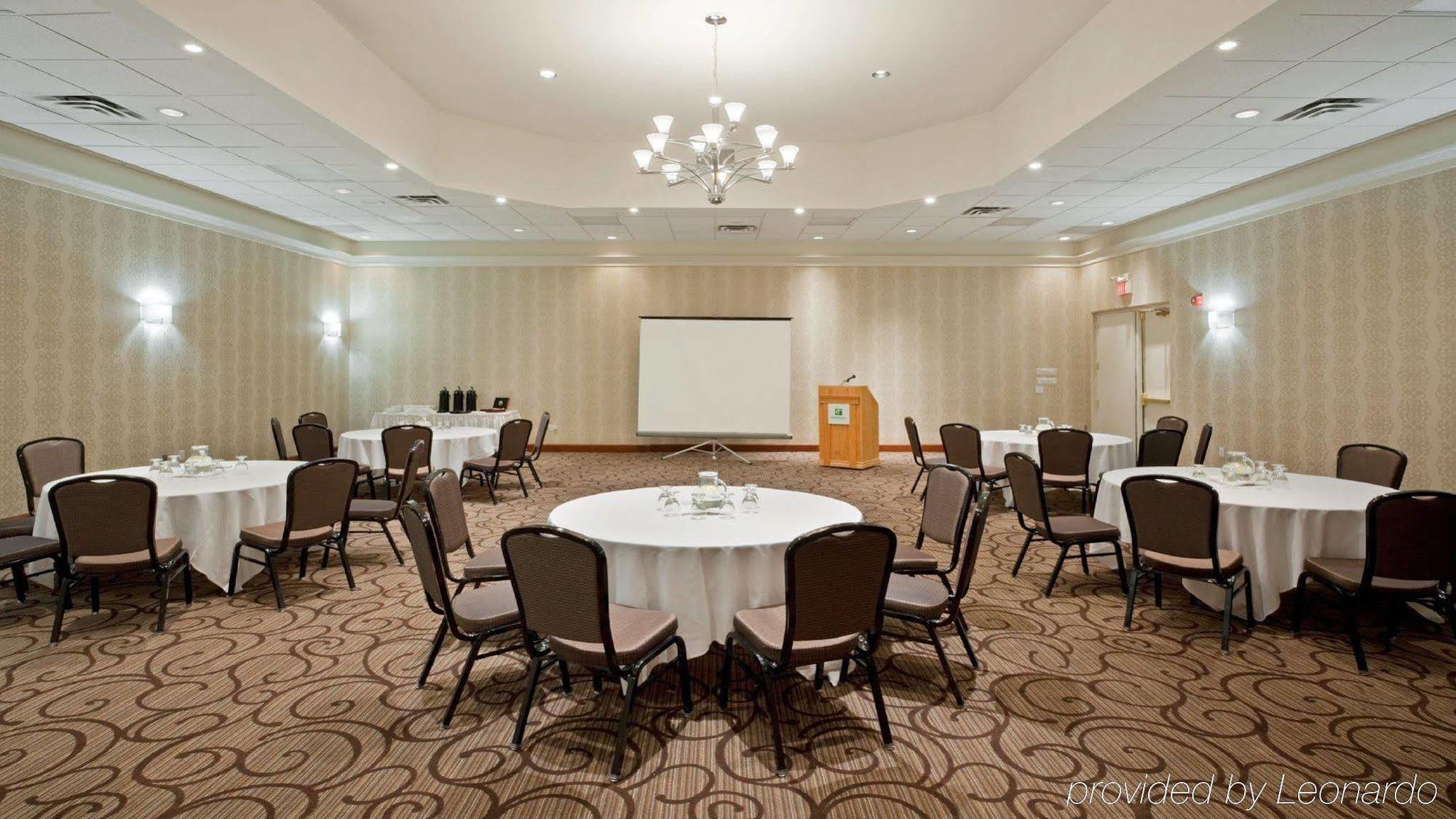 Holiday Inn Oakville Centre By Ihg Зручності фото